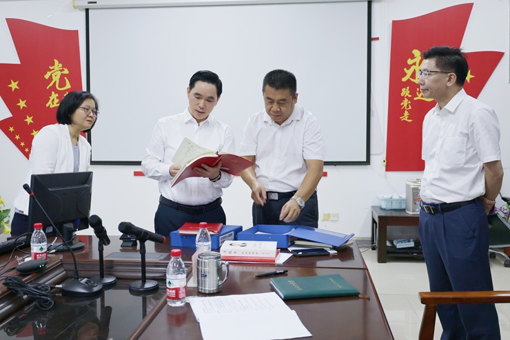 吕治国在海洋信息工程学院调研教学科研及开展树立和践行正确政绩观学习教育情况